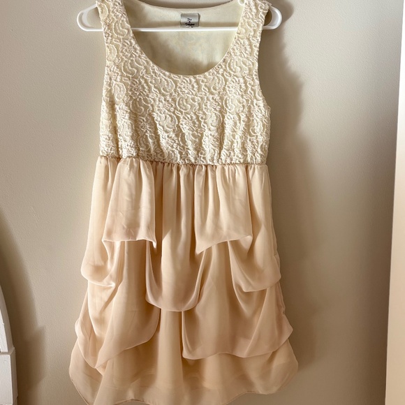 Hot & Delicious | ruffled dress | size large - Picture 1 of 2